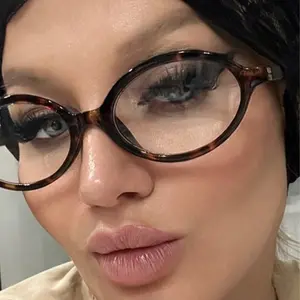 Я Jlena, 34, знакомлюсь для приятного времяпровождения в Москве