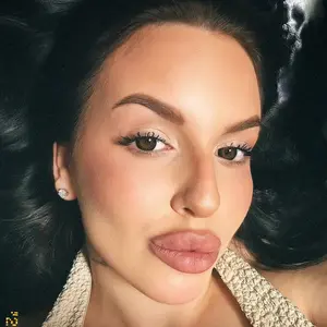 Даша из Екатеринбурга, мне 21, познакомлюсь для приятного времяпровождения