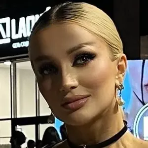 Я Yiyi, 34, из Краснодара, ищу знакомство для постоянных отношений