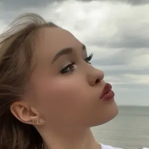 Я Амина, 20, знакомлюсь для постоянных отношений в Махачкале