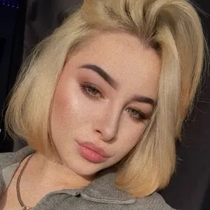 Я Аяна, 20, из Екатеринбурга, ищу знакомство для приятного времяпровождения