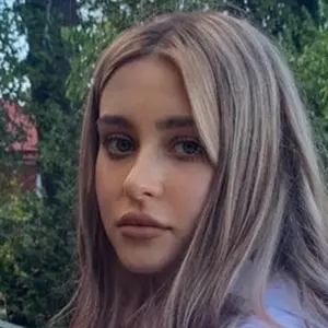 Я Аня, 26, из Елизова, ищу знакомство для регулярного секса