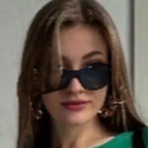 Я Кира, 23, знакомлюсь на одну ночь в Москве