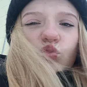 Я Vikkisswq, 19, из Ярославля, ищу знакомство для постоянных отношений