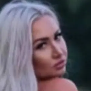 Я Алина, 32, из Красноярска, ищу знакомство для приятного времяпровождения