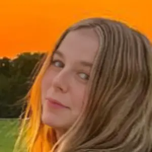 Я Аня, 22, из Москвы, ищу знакомство для открытые отношения