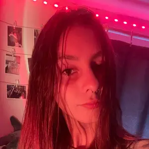 Я Полина, 18, из Великого Новгорода, ищу знакомство для совместных путешествий