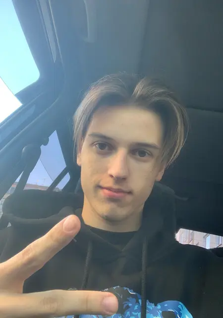 Я Максим, 18, из Магадана, ищу знакомство для постоянных отношений