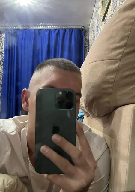 Я Арсений, 21, из Самары, ищу знакомства без обязательств