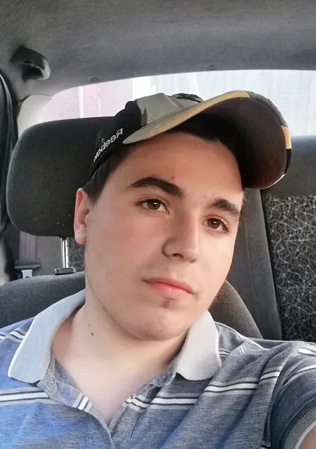 Я Богдан, 21, знакомлюсь без обязательств в Перми