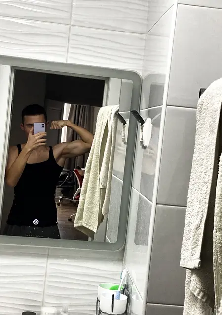 Я Данил, 19, из Уфы, ищу знакомство для приятного времяпровождения