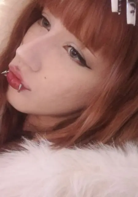 Я Клубничка, 18, из Владивостока, ищу знакомства без обязательств