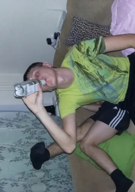 Я Виктор, 28, из Томска, ищу знакомство для постоянных отношений