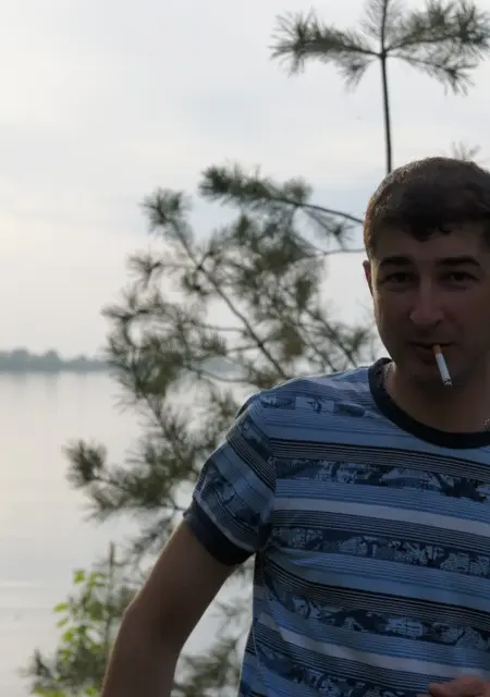 Влад из Альметьевска, мне 38, познакомлюсь на одну ночь