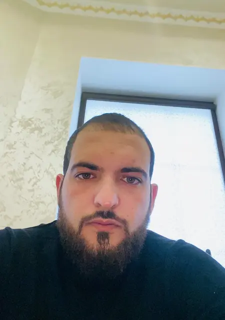 Я Эдгар, 29, из Сызрани, ищу знакомство для приятного времяпровождения