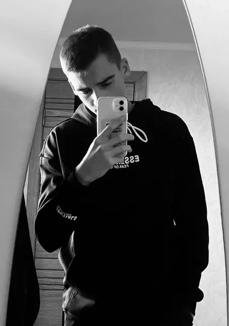 Влад из Ейска, ищу на сайте знакомства без обязательств