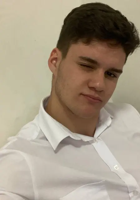 Кирилл из Твери, мне 18, познакомлюсь без обязательств