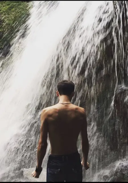 Я Стас, 33, из Майкопа, ищу знакомства на одну ночь