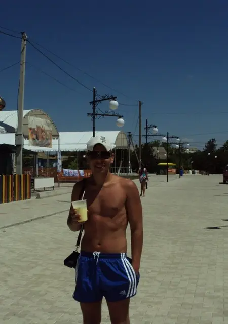 Я Игорь, 39 років з Харкова, шукаю знайомства без зобов'язань