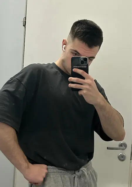 Владимир из Архангельска, мне 20, познакомлюсь для вирта