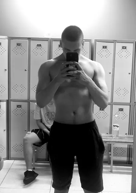 Я Сергей, 21, из Кургана, ищу знакомства на одну ночь