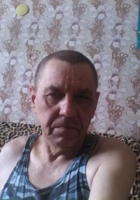 Валерий из Каменска, ищу на сайте знакомства без обязательств