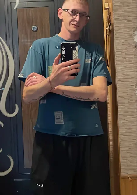 Артем из Киселевска, мне 32, познакомлюсь без обязательств