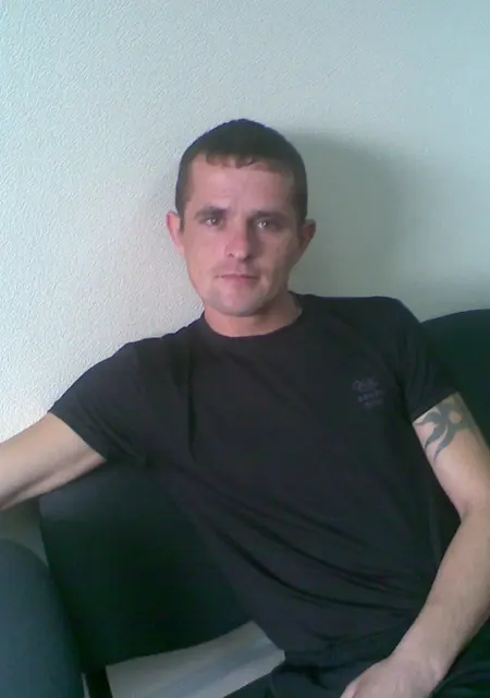 Я Евгений, 43, знакомлюсь для дружбы в Омске