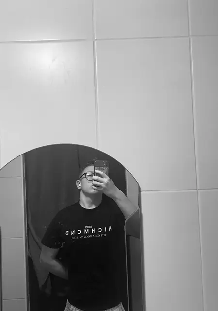 Виталик из Пскова, мне 18, познакомлюсь для общения