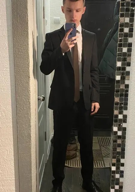 Я Арсений, 20, из Мурино, ищу знакомства на одну ночь