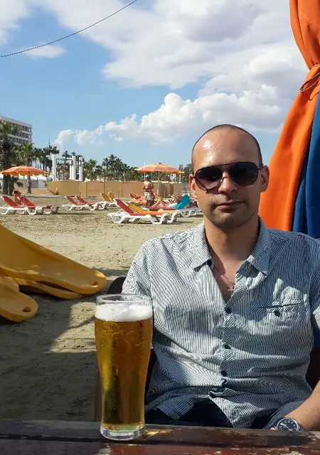 Я Юрец, 40, из Сак, ищу знакомства на одну ночь