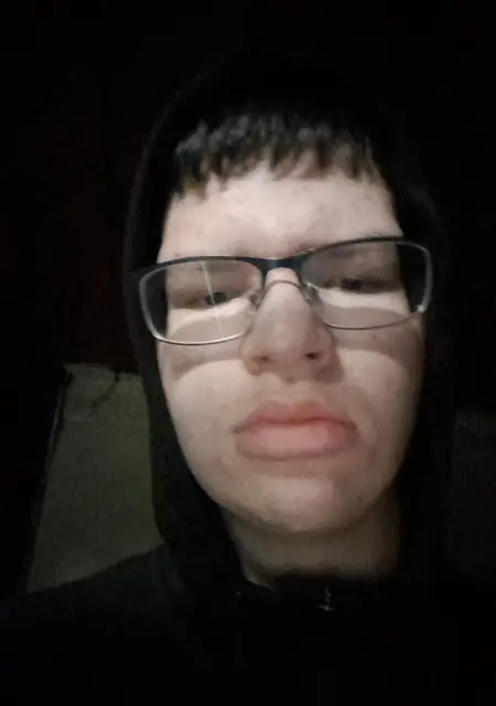 Я Ваня, 21, из Екатеринбурга, ищу знакомства на одну ночь