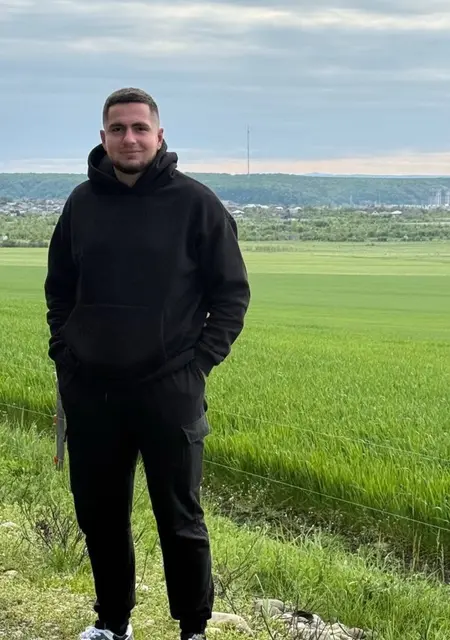 Я Александр, 21, из Сургута, ищу знакомство для постоянных отношений