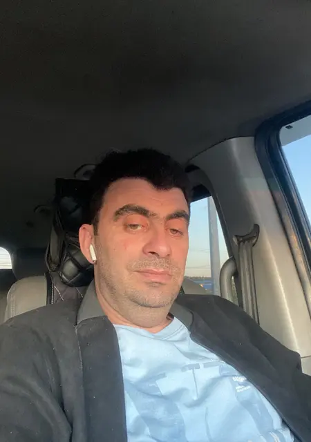 Я Артем, 39, из Москвы, ищу знакомства без обязательств