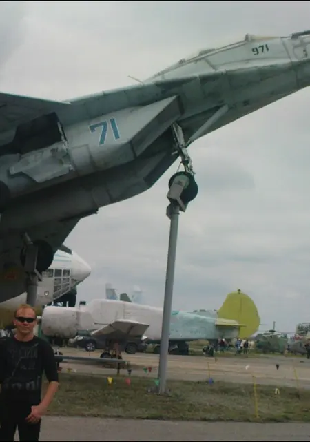 Максим из Луганска, мне 43, познакомлюсь на одну ночь