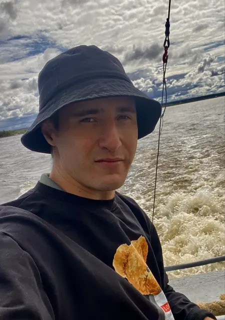 Александр из Хабаровска, ищу на сайте знакомства на одну ночь