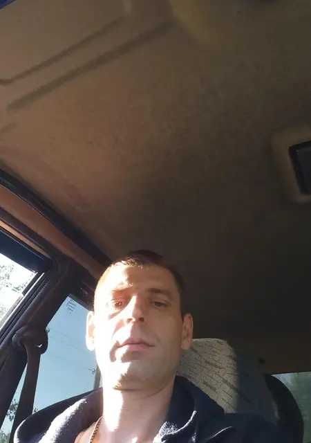 Я Антон, 40, знакомлюсь на одну ночь в Твери