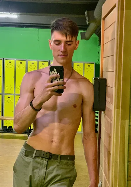 Александр из Евпатории, ищу на сайте знакомства на одну ночь