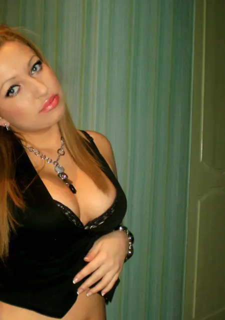 Инесса из Соснового Бора, ищу на сайте постоянные отношения