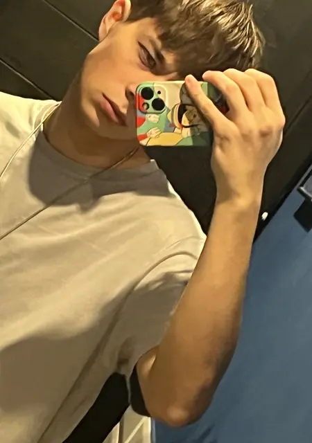 Я Алексей, 21, знакомлюсь без обязательств в Пензе