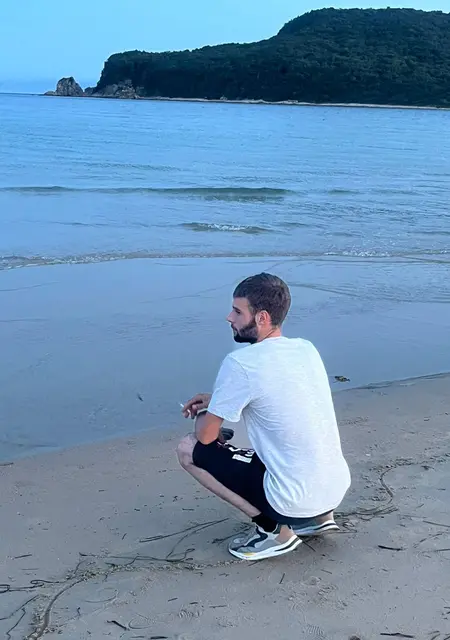 Я Вадим, 20, из Находки, ищу знакомства без обязательств