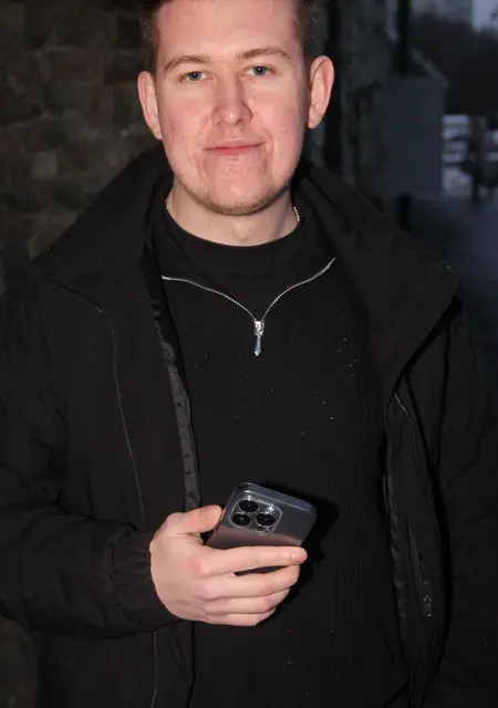 Я Рома, 23, из Новочебоксарска, ищу знакомства без обязательств