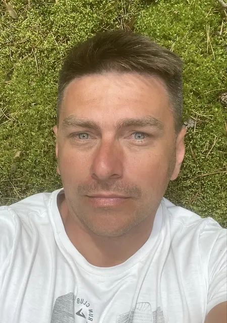 Я Артем, 45, знакомлюсь для постоянных отношений в Санкт-Петербурге