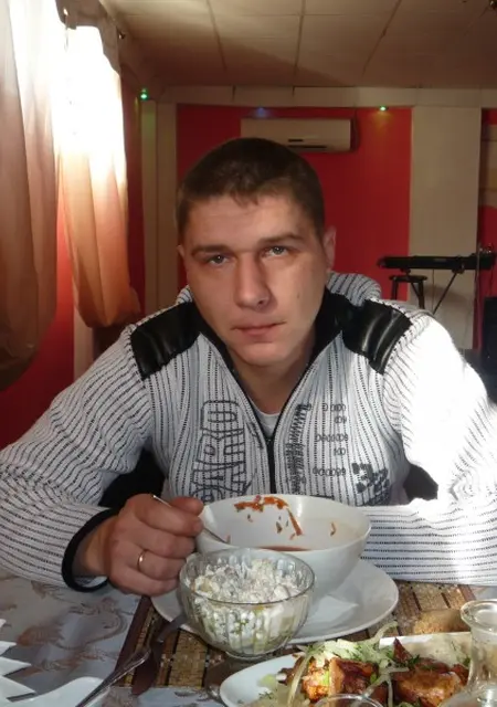 Владимир из Невельска, мне 41, познакомлюсь без обязательств