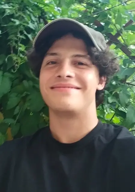 Я Саша, 19, из Тулы, ищу знакомства без обязательств