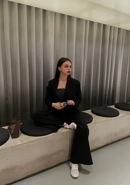 Я Алёна, 19, из Санкт-Петербурга, ищу знакомство для приятного времяпровождения