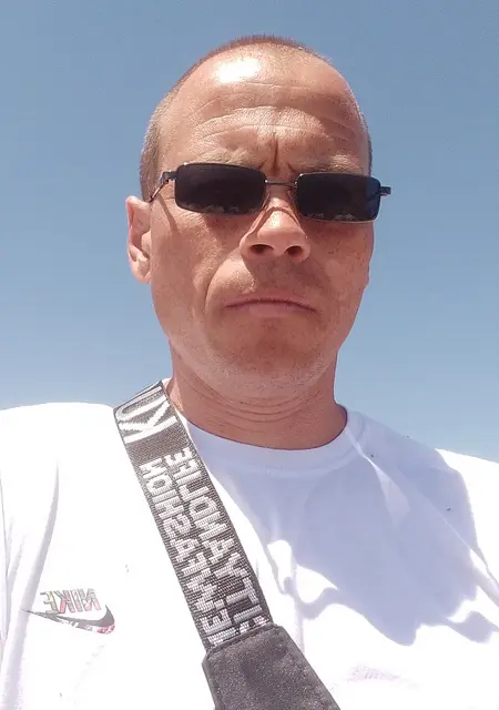 Динис из Ялты, ищу на сайте знакомства без обязательств