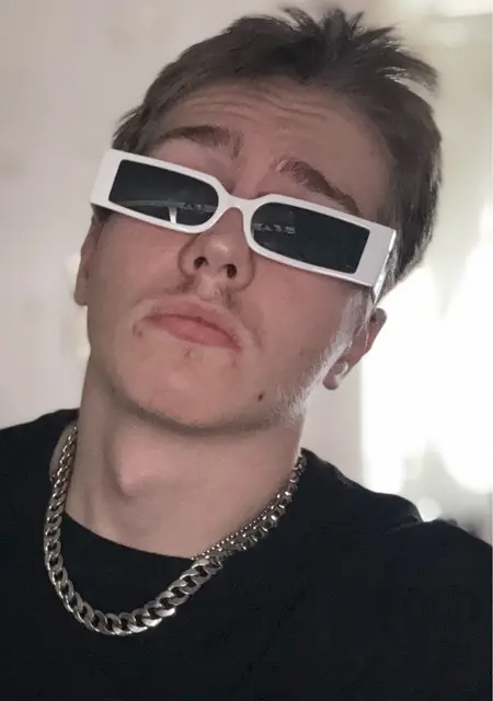 Я Сергей, 19, знакомлюсь на одну ночь в Архангельске