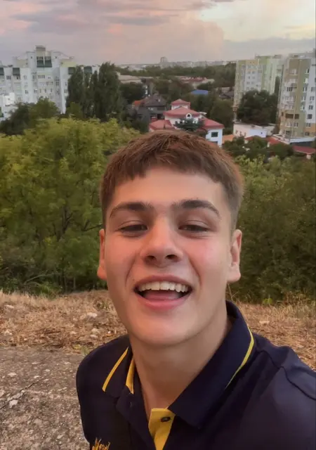 Данил из Симферополя, ищу на сайте дружбу