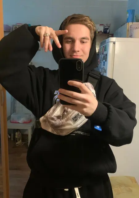 Я Егор, 20, из Серова, ищу знакомство для открытые отношения